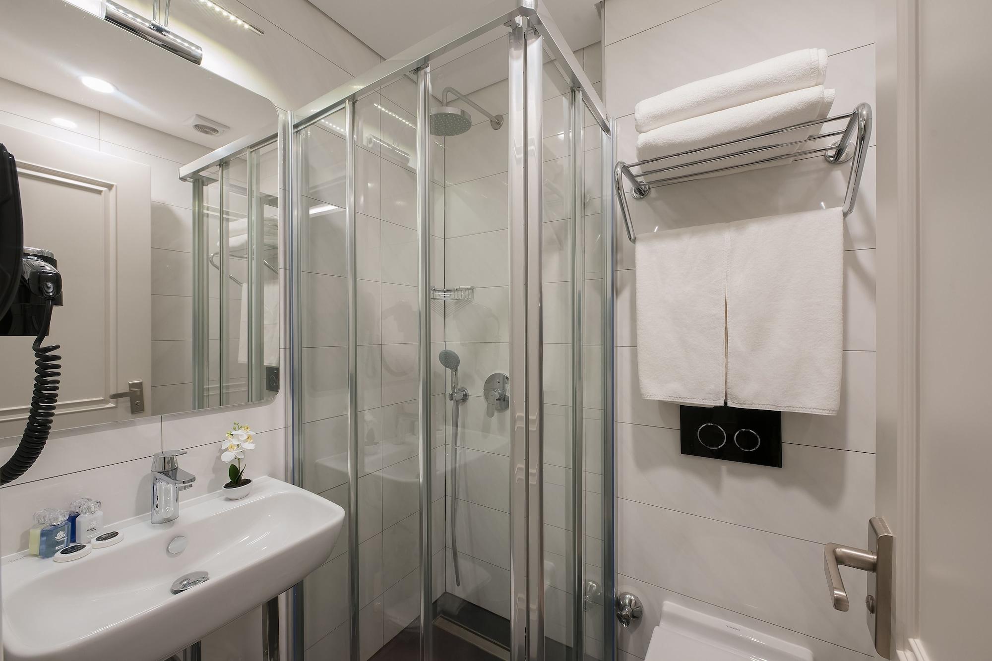 Le Petit Palace Hotel - Special Category Istanbul Ngoại thất bức ảnh